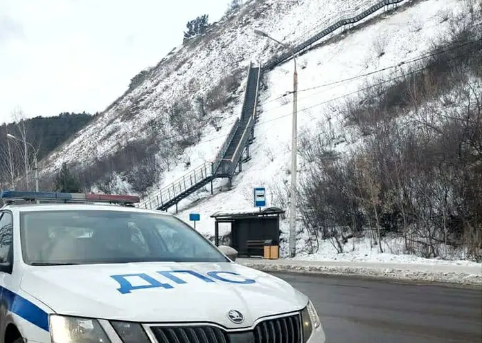 В Красноярске сотрудники ГИБДД будут дежурить около новой лестницы в микрорайоне Удачном