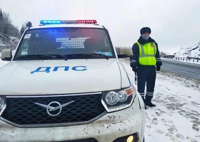 Сотрудники ГИБДД дали советы выезжающим на загородные трассы красноярцам