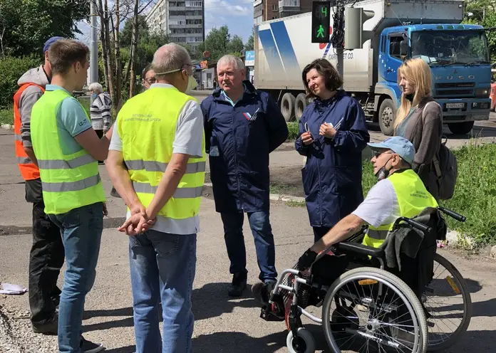 Общественники Красноярска проверили ремонт улицы Павлова