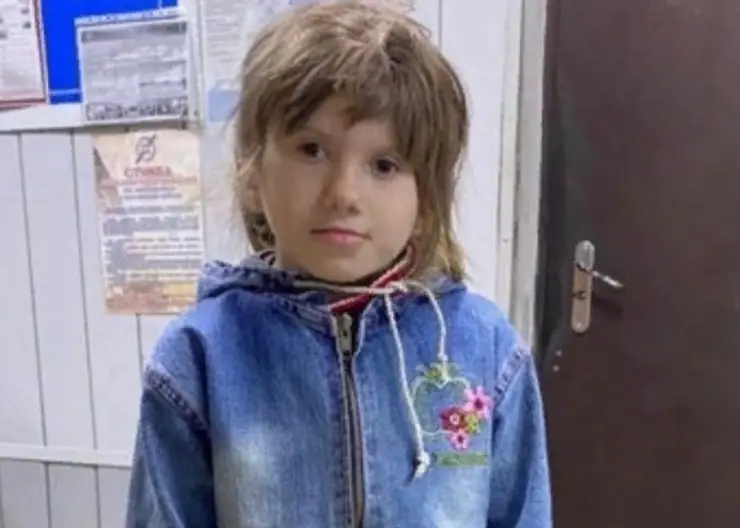 Полиция просит красноярцев опознать найденную малолетнюю девочку