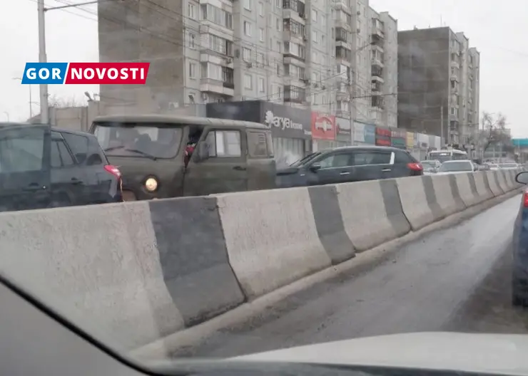 В Красноярске водитель на KIA устроил массовое ДТП на улице Партизана Железняка