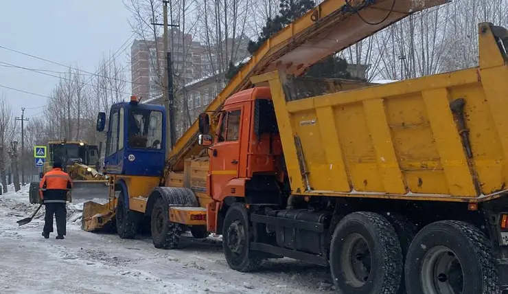 В Красноярске на уборку улиц 19 февраля вышли 70 машин