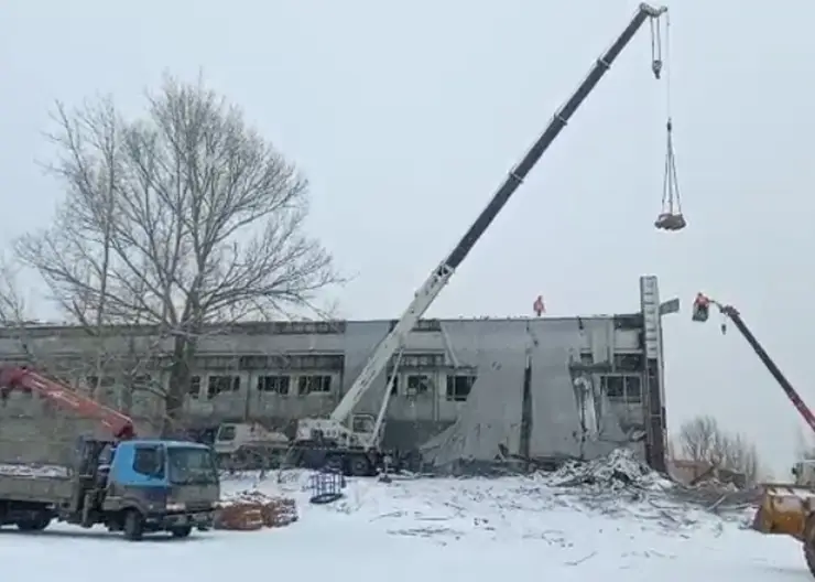 На Предмостной площади сносят здание бывшего клуба «Планета Красноярск»