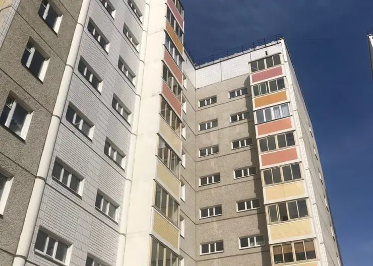 В Красноярске 2-летний ребенок выпал из окна шестого этажа