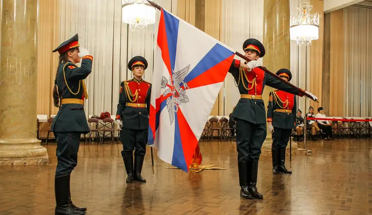 В Красноярске состоялся второй фестиваль молодежных почетных караулов