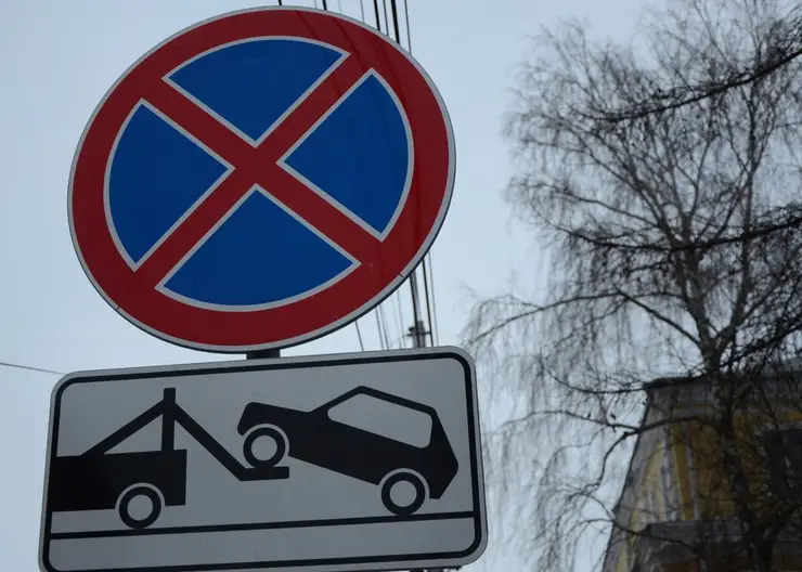 В Красноярске с 1 марта запретят парковку на улице Биатлонная