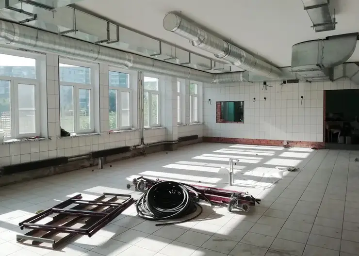 В Красноярске модернизируют столовую школы №129, построенную в 1987 году