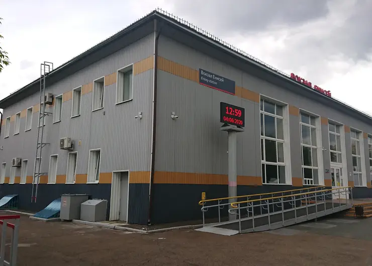 В Красноярске в мкрн Пашенном строят ограждения станции Енисей