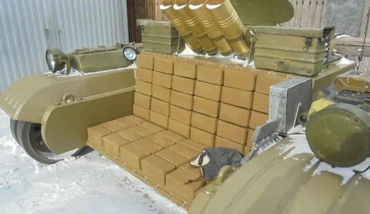 Жительница Красноярска за 250 тысяч рублей продаёт диван из танка