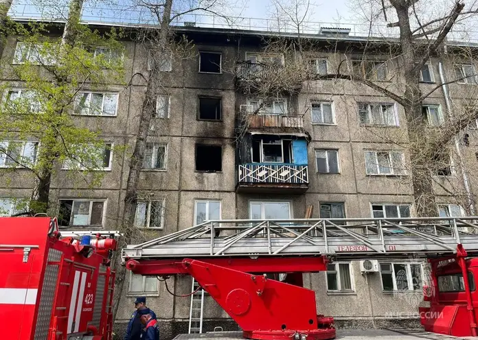 В поселке Красноярского края два человека погибли во время пожара в пятиэтажке