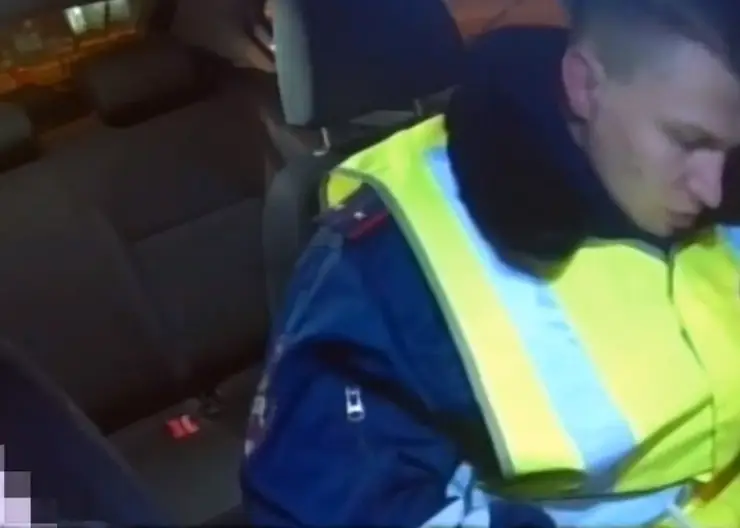 В красноярских Черемушках пьяный водитель без прав устроил погоню с экипажем ДПС