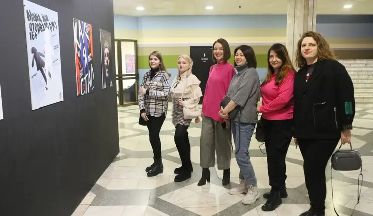 В Красноярске проходит выставка театрального плаката