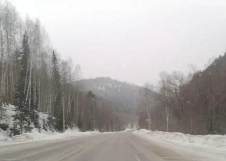 В МЧС Красноярского края водителей просят воздержаться от дальних поездок из-за погодных условий