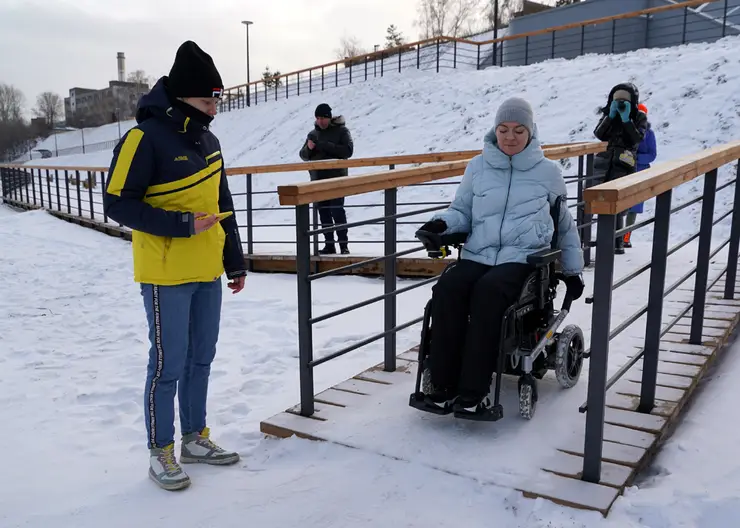 В Красноярском крае 99 родителей детей-инвалидов получили матпомощь на покупку кресел-колясок и слуховых аппаратов