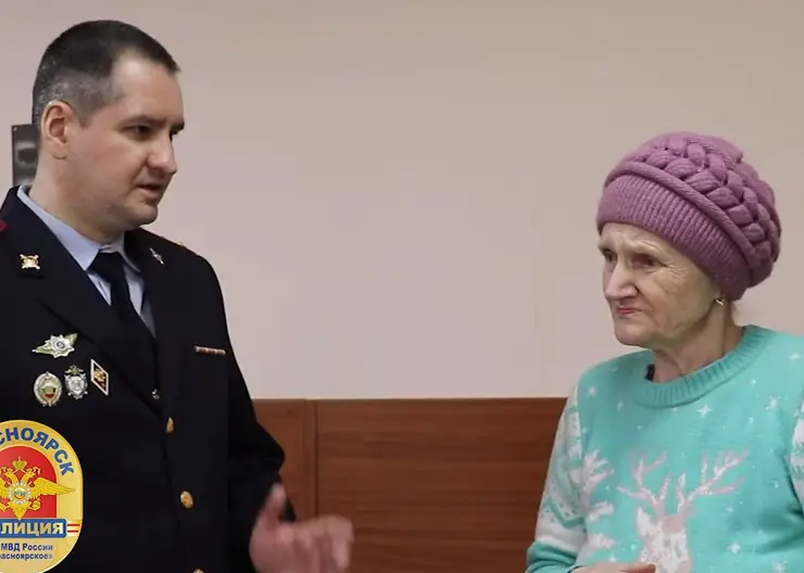 В Красноярске двое мужчин вырвали у 72-летней бабушки сумку с крупной суммой денег