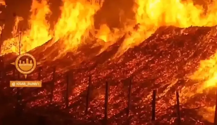 Под Красноярском произошёл крупный пожар на площади 2000 кв. метров