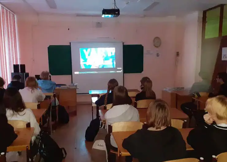 Для школьников Красноярска проводят тематические уроки в преддверии Кубка Ярыгина