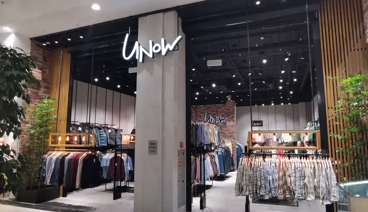 В Красноярске в ТРЦ «Планета» открылся магазин одежды Unow