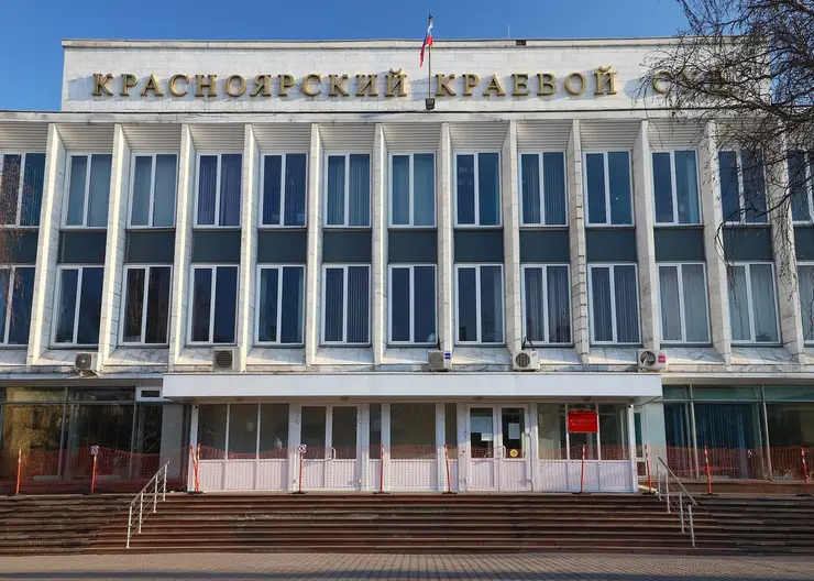 В Красноярске полицейского обвиняют в мошенничестве и получении взяток