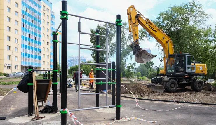 Строительство сквера на улице Полтавской выполнено почти на 50%