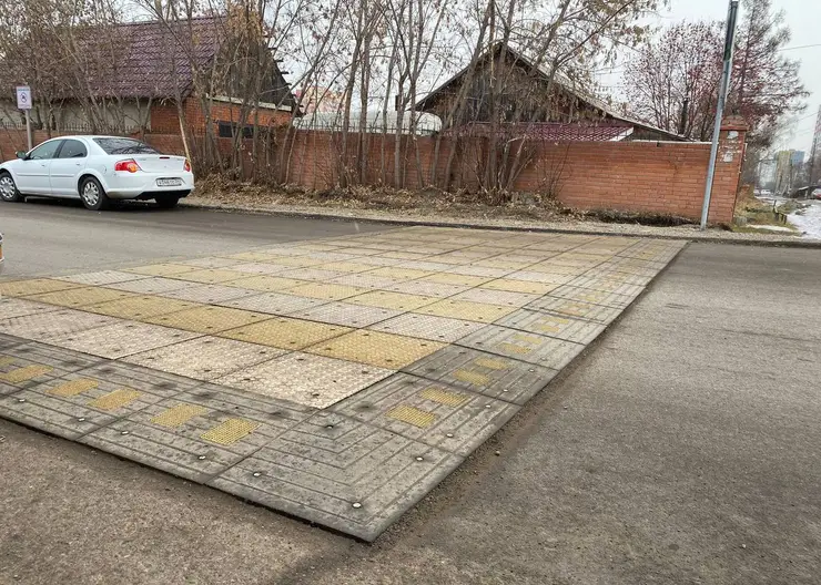 В Красноярске обустроили 10 особых пешеходных переходов