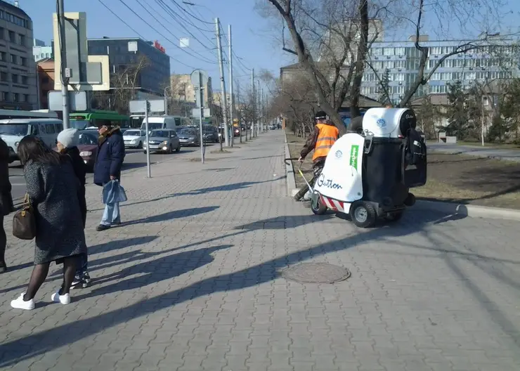 На улицы Красноярска выводят для работы мобильные уличные пылесосы