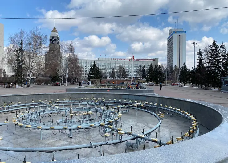 На Театральной площади в Красноярске завершили монтаж оборудования фонтана