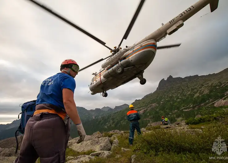 В природном парке «Ергаки» 56-летнего туриста из Москвы эвакуировали на вертолете