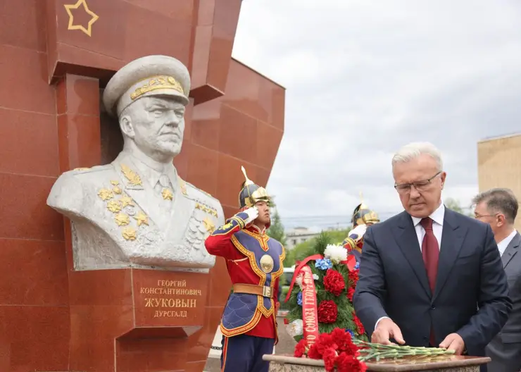 Александр Усс возложил цветы к памятнику Жукову в столице Монголии