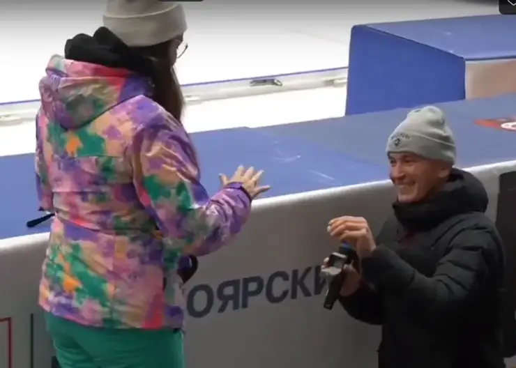 Красноярец сделал предложение девушке на хоккейном матче в Красноярске
