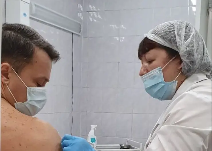 Две прививки от коронавируса поставили почти 166 тысяч жителей Красноярского края