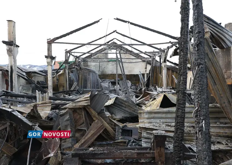 Фотограф показал последствия пожара на улице Ломоносова в Красноярске