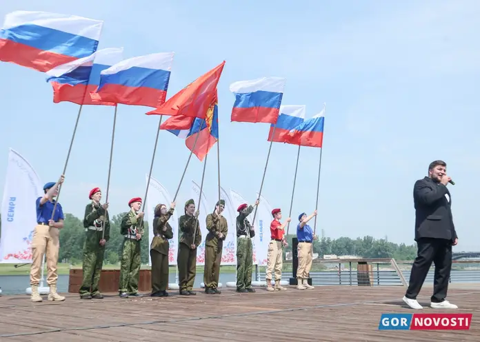 На Ярыгинской набережной представили историческую реконструкцию Красноярска