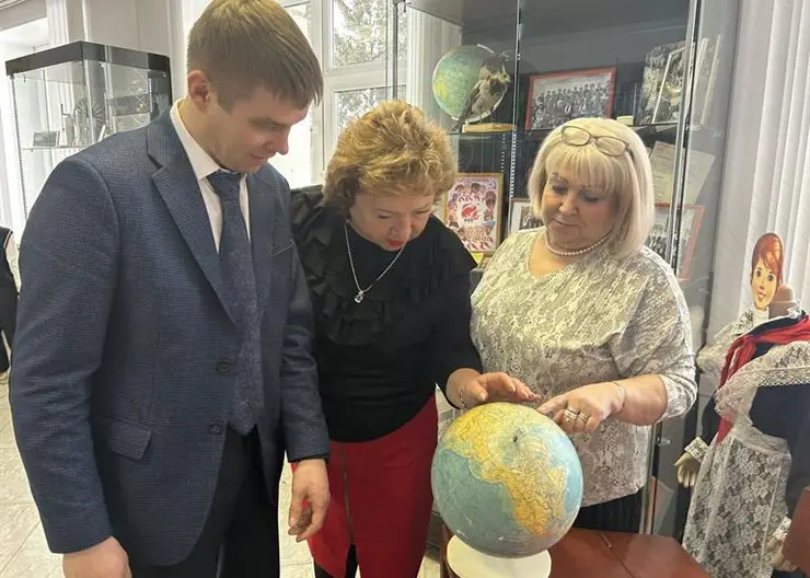 В Красноярске прошла встреча профсоюзных лидеров системы образования Сибири и Дальнего Востока