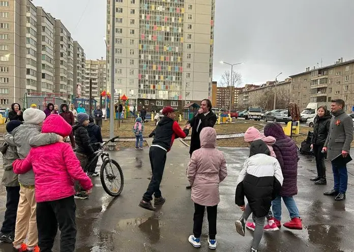 Песни Победы зазвучали во дворах Свердловского района Красноярска