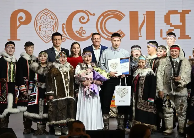Две северные свадьбы состоялись 18 ноября на выставке «Россия» в День Красноярского края
