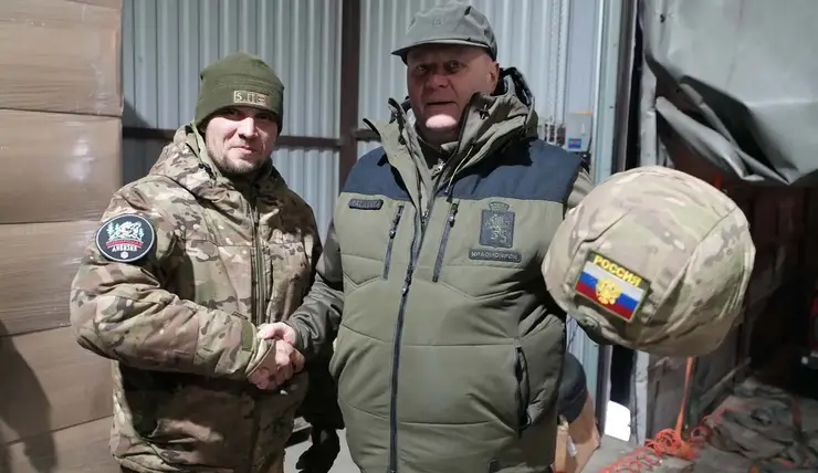 Мэр Красноярска Владислав Логинов приехал в Мариуполь и передал бойцам СВО гуманитарную помощь