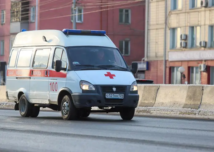 В Красноярском крае водитель грузовика не пропустил скорую помощь и получил штраф