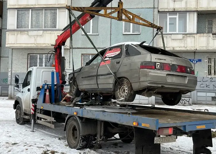 В Советском районе Красноярска эвакуируют брошенные автомобили