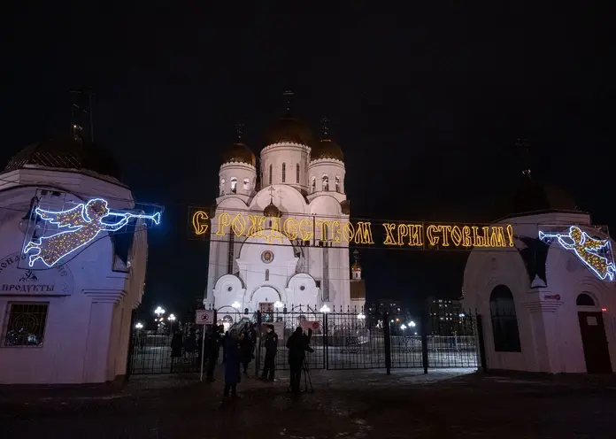 В Красноярске в ночь на 7 января прошло рождественское Богослужение