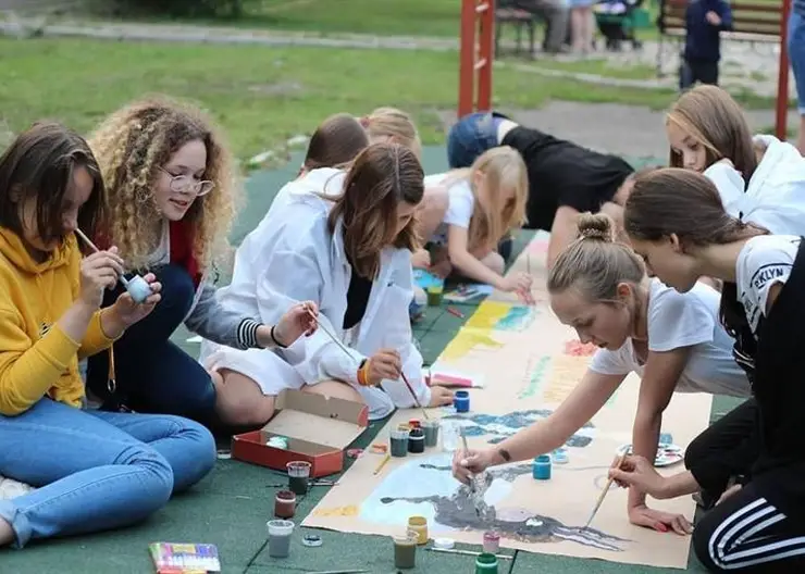 В Красноярске до 15 апреля от родителей школьников принимают заявки в летние лагеря