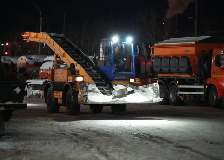 Глава Красноярска поручил убрать снег во дворах и межквартальных проездах