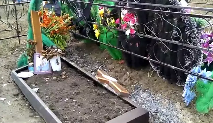 В Красноярске будут судить похитителей металлических оградок с кладбищ