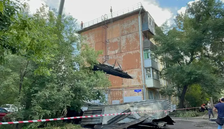 В Красноярске ликвидируют последствия пожара в многоквартирном доме на Маяковского