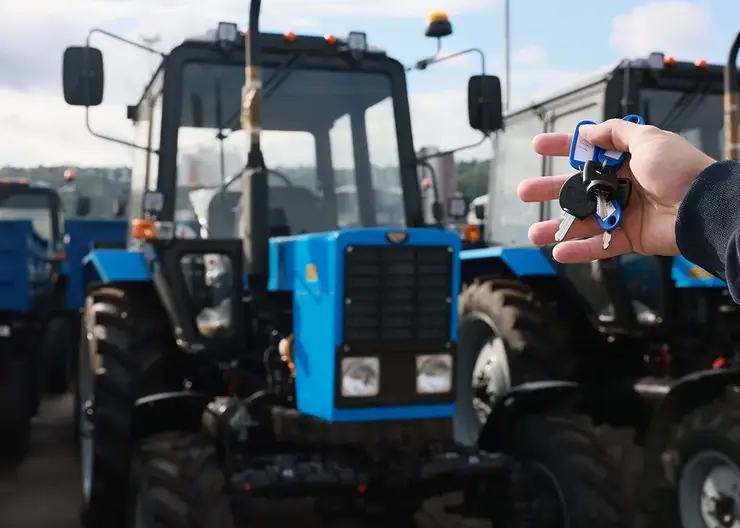В Красноярском крае для работы в сельсоветах направили 42 трактора