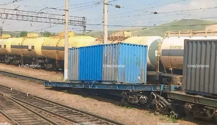 В Березовском районе с рельсов сошёл вагон грузового поезда