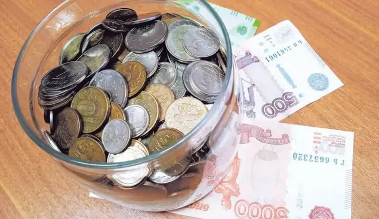 В Красноярске таксистам готовы платить до 100 тысяч рублей