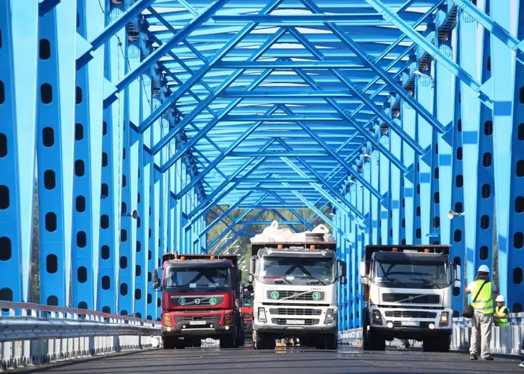 Высокогорский мост в Красноярском крае испытали многотонными грузовиками
