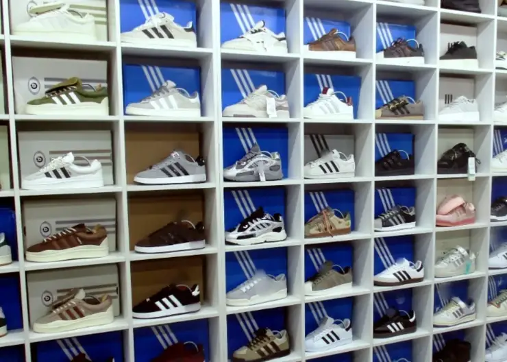 В Красноярске изъяли контрафактную обувь и одежду на 1 млн рублей