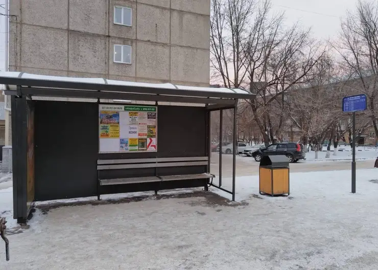 В Красноярске на 80 остановках установили антивандальные панели